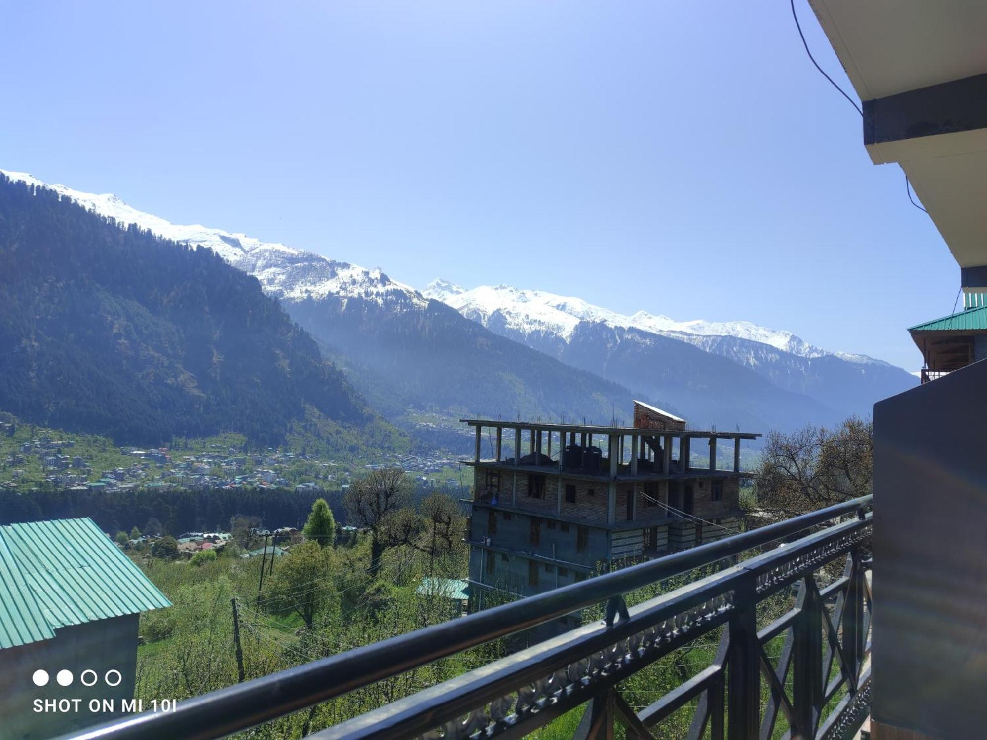 Krishana Cottage A Pure Veg !!!300 M From Hadimba Temple!!!Balcony Rooms!!!Veg Restaurant!!!Couple Friendly!!!Family Cottage!!! - Manali (Himachal Pradesh) — Photos 1